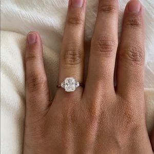 Gorgeous 2.5 Carat simulated diamond/silver band